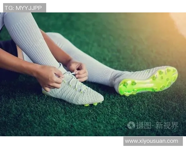 足球明星系鞋带技巧大揭秘，学习他们的独特方式提升你的球场表现