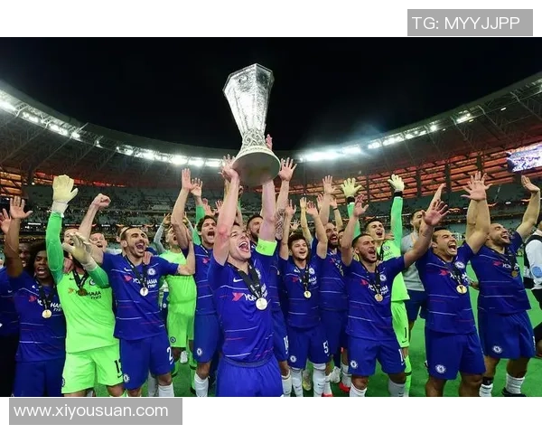 足球球星展现强大胸肌魅力，健硕身材助力赛场突破与拼搏精神